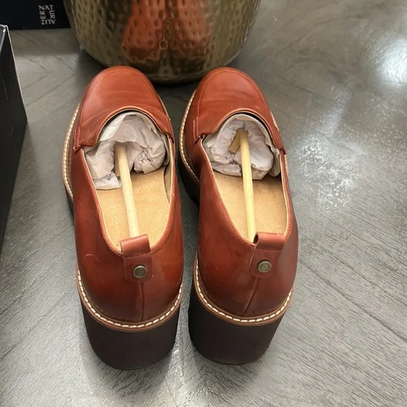 NATURALIZER Darry Lug Sole Loafers - Picture 8 of 11